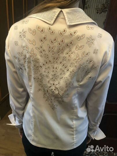 Блузка белая