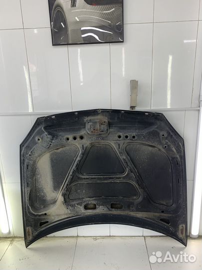 Капот на LADA priora 1