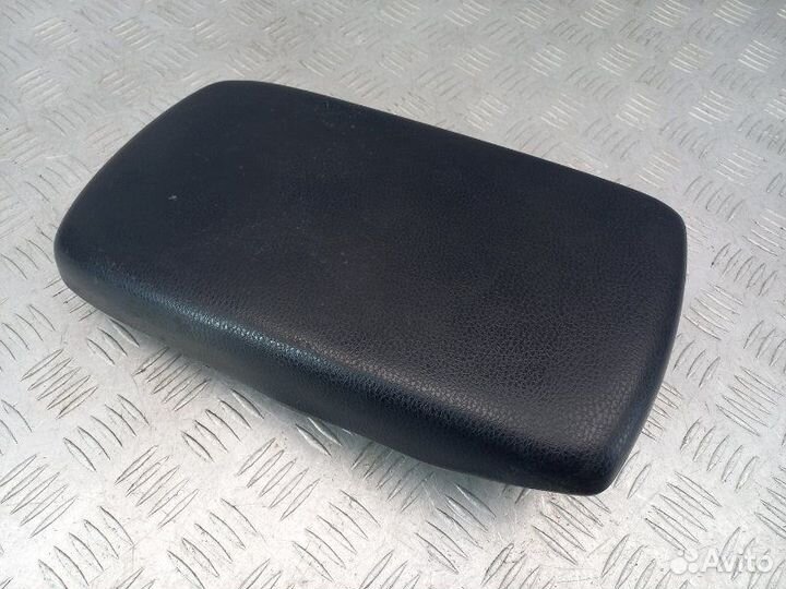 Крышка подлокотника Toyota Rav 4 XA40 2.0 3ZR-FE