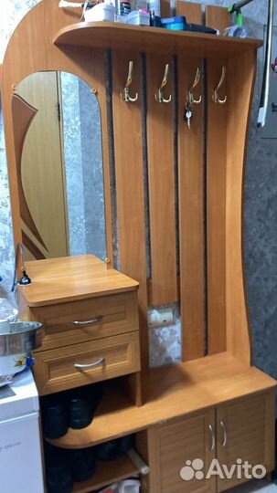 Прихожая со шкафом и зеркалом бу