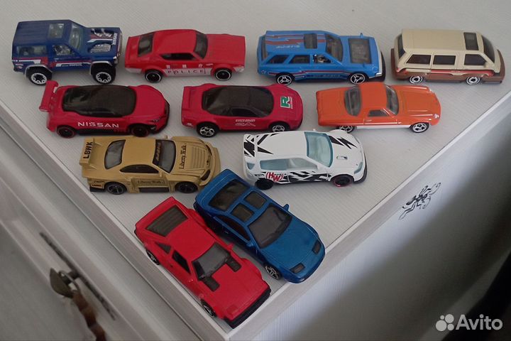 Hot wheels машинки