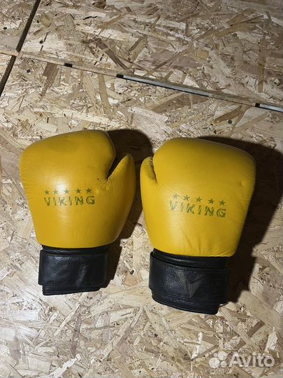 Боксерские перчатки Viking 12oz