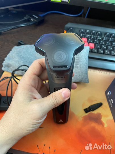 Электробритва Philips Series 5000 SkinIQ S5587/10