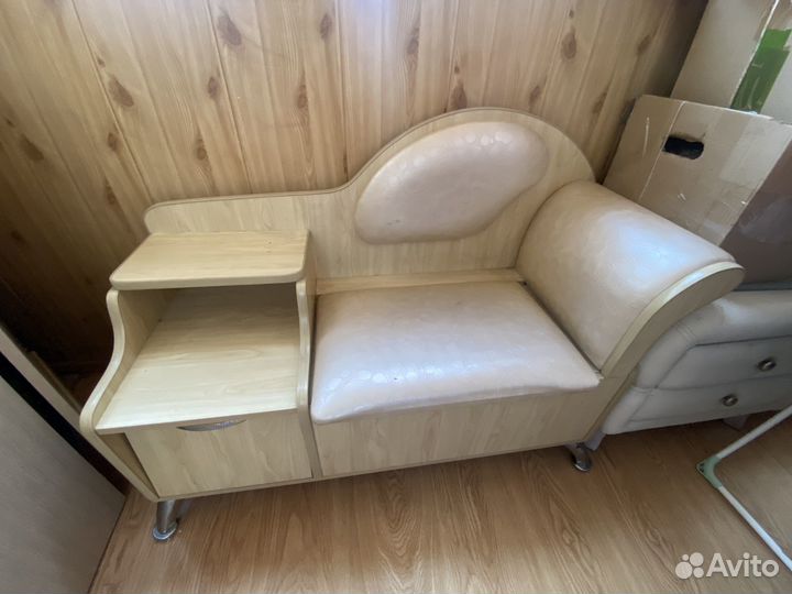 Банкетка в прихожую