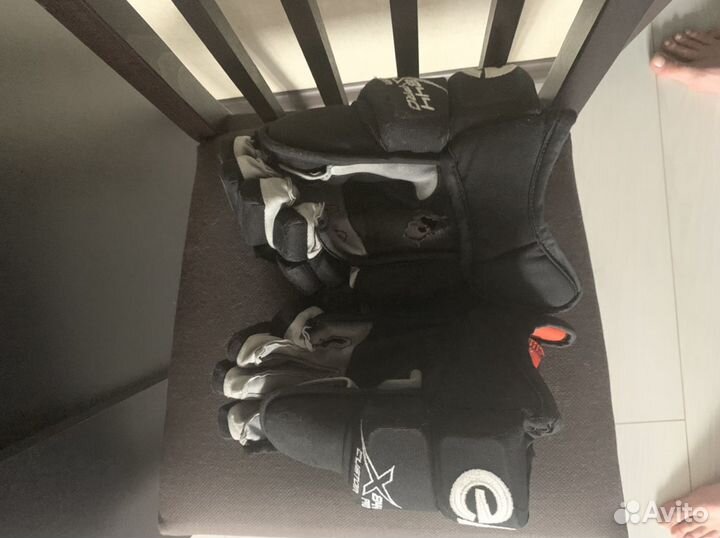 Хоккейные перчатки