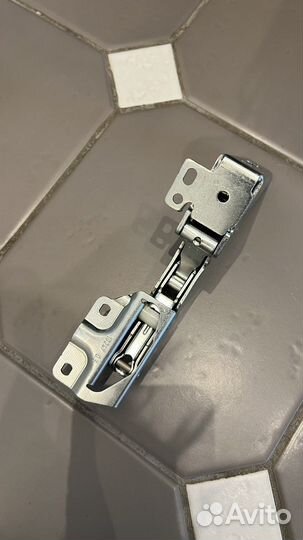 Петля для холодильника Electrolux Zanussi AEG