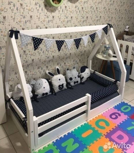 Детская кроватка домик