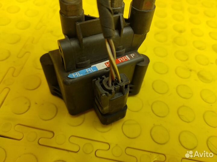 Блок клапанов пневмоподвески Mercedes-Benz S212