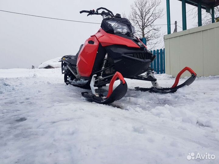 Продам Ski-Doo Summit 800R 2015 год