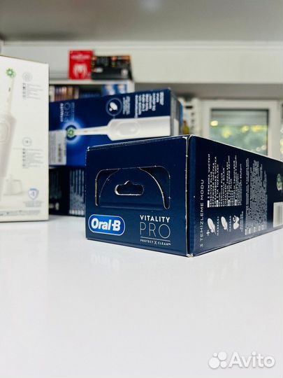 Электрическая зубная щетка Oral-B Vitality Pro