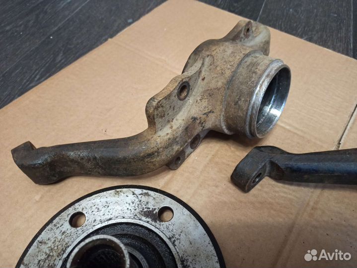 Поворотные кулаки со ступицами на 24 шлица