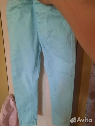 Ветровка для девочки и джинсы