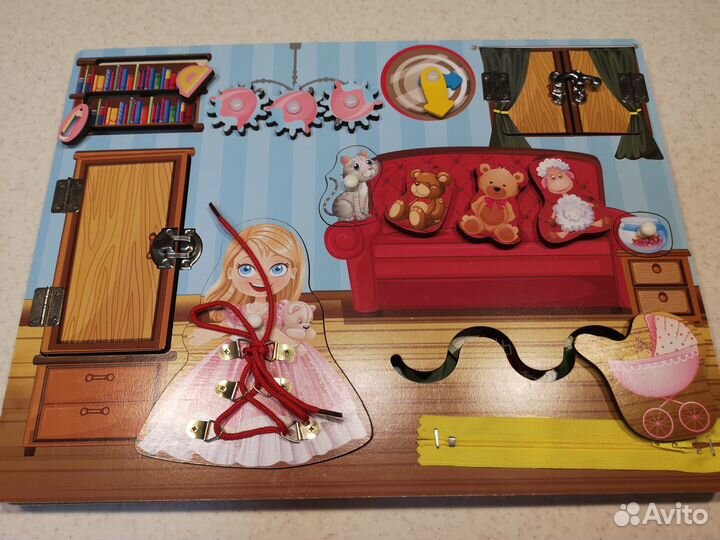 Игрушка развивающая (бизиборд)