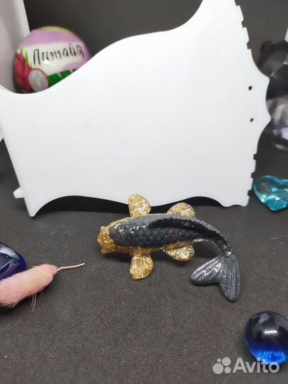 Брошь Черно-золотой карп