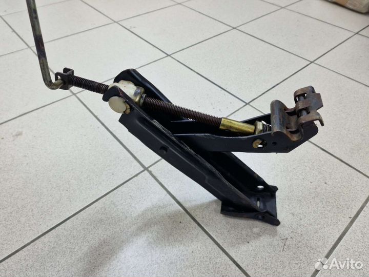 Оригинальный домкрат Audi 80 B4 8A0011031F