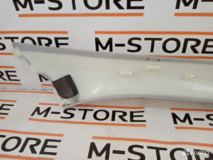 Обшивка стойки передняя левая Mercedes-Benz