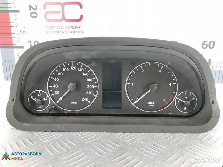 Щиток приборов (приборная панель) Mercedes-Benz