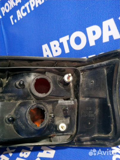 Задний левый фонарь Mazda 323 купе 1989
