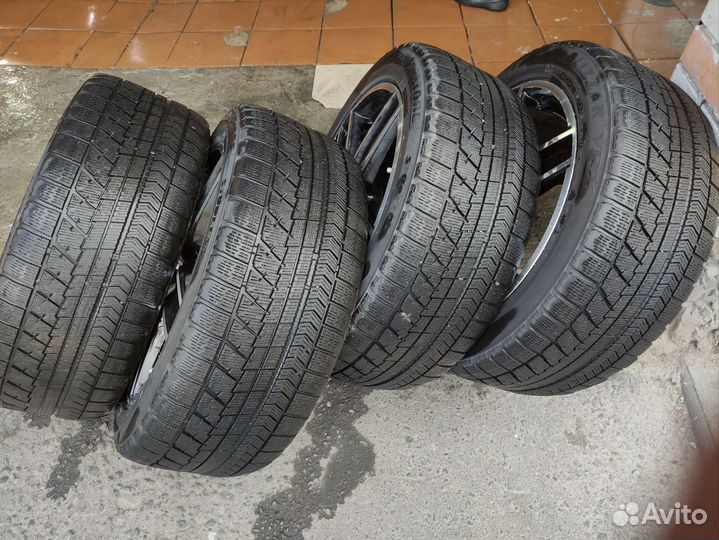 Bridgestone Blizzak VRX3 245/45 R18 96S