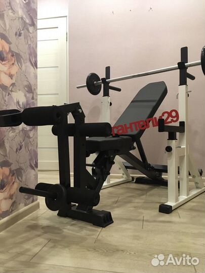 Стойки и скамья с керлом для ног и штангой