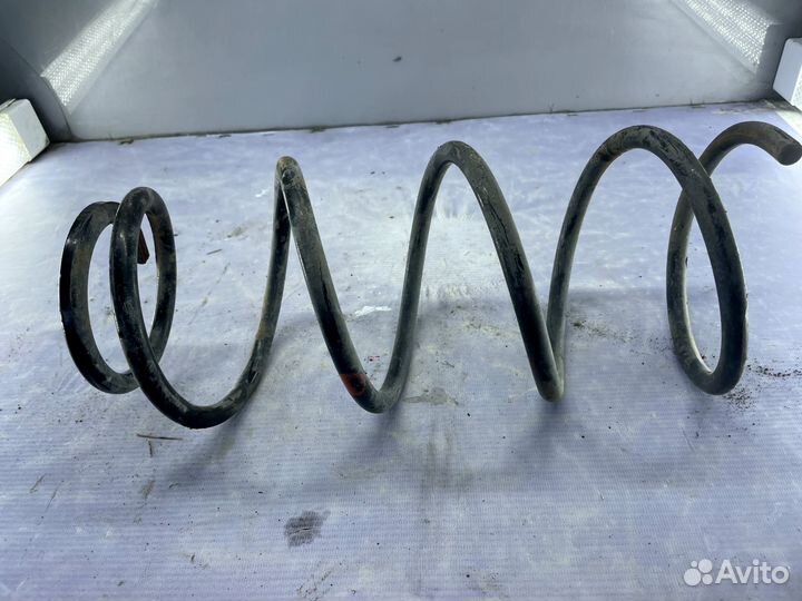 Пружина передняя Nissan Wingroad Y11