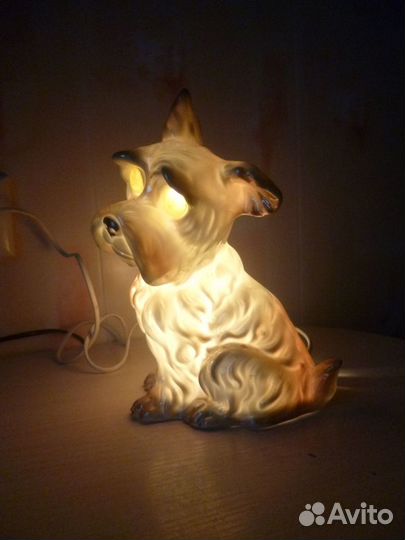 Светильник собачка фарфоровая