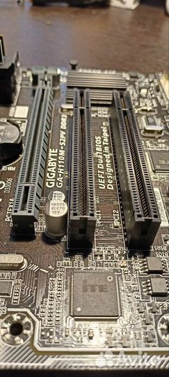 Материнская плата с процессором и памятью