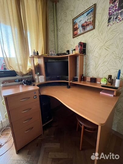 Угловой письменный стол б/у