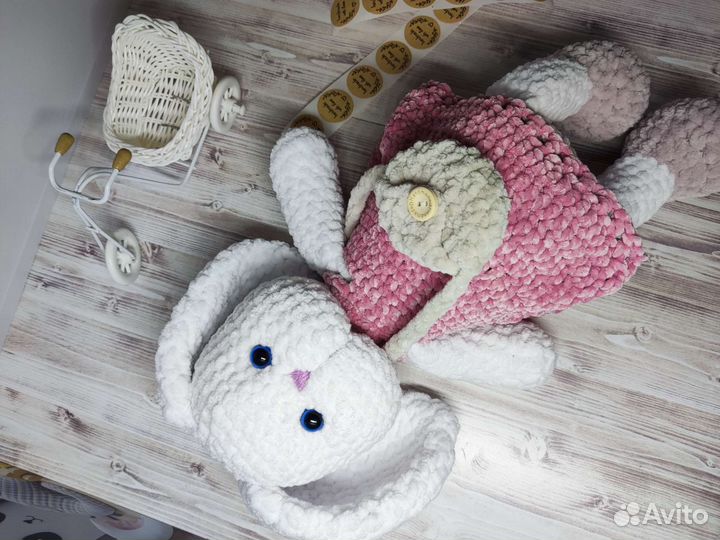 Вязаная плюшевая зайка амигуруми