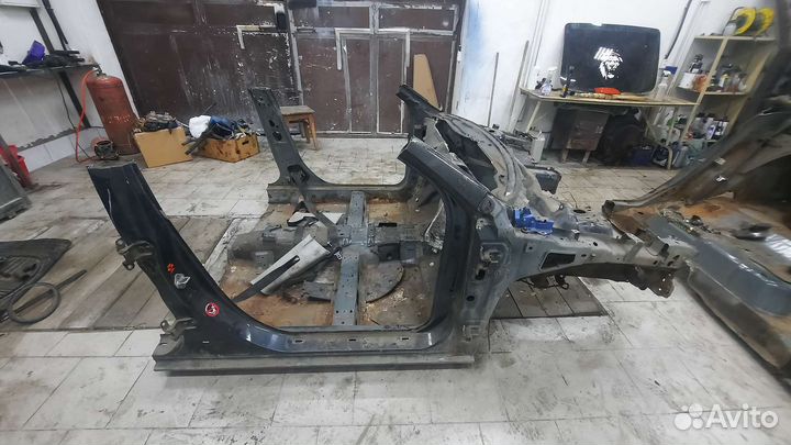 Средняя часть Mazda 3 BK. Распилена