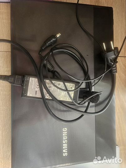 Ноутбук Samsung np300e5x