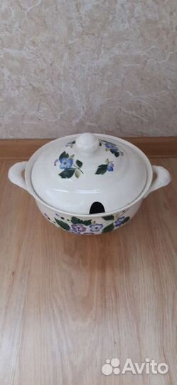 Супница с крышкой