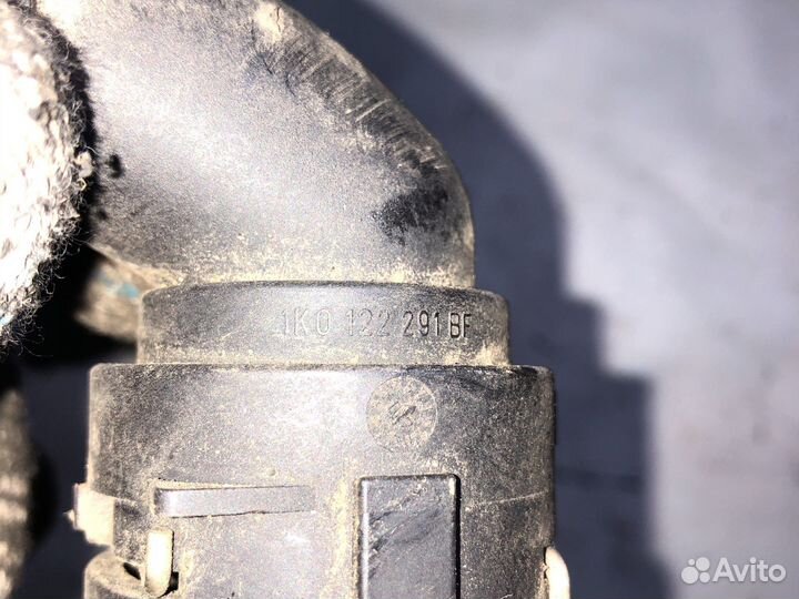 Фланец системы охлождения VAG 1K0 122 291 BF