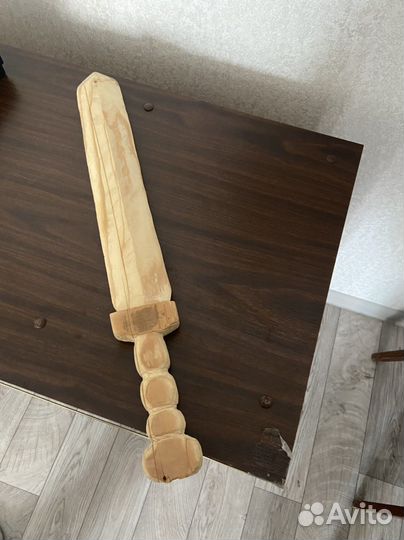 Игрушка из дерева меч