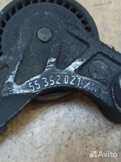 Натяжной ролик приводного ремня Opel Corsa D