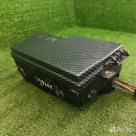 Блок реле и предохранителей передний Ford Focus 2