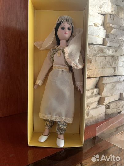 Кукла фарфоровая коллекционная