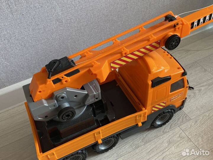 Подъемный кран игрушка