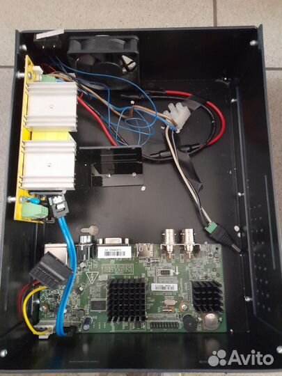 Видеорегистратор divitec DT-KIT-A-4 DS-7204hghi-E1