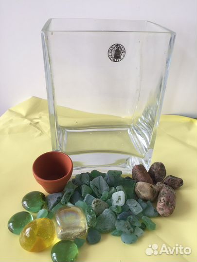 Декоративный крошечный аквариум