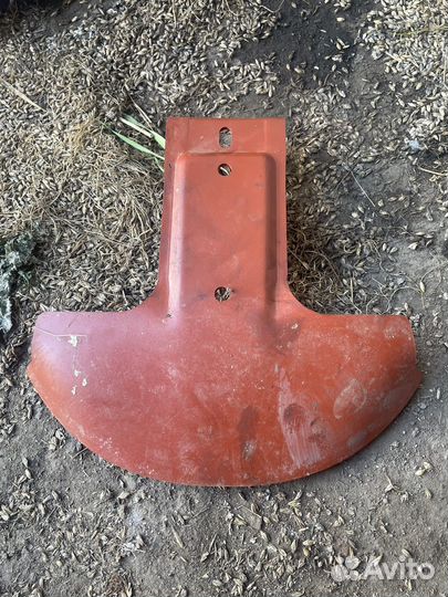 Защитный диск редущего аппарата косилки kuhn