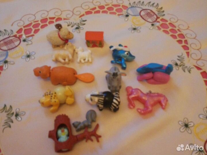 Машинки и другие игрушки киндерсюрприз