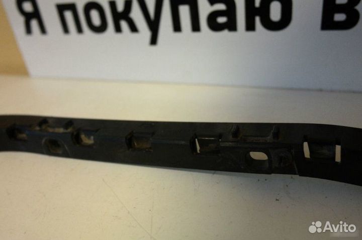 Направляющая бампера Mercedes-Benz C-Class W204