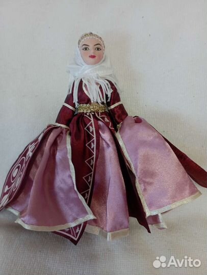 Кукла фарфоровая
