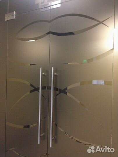 Стеклянная перегородка с узором