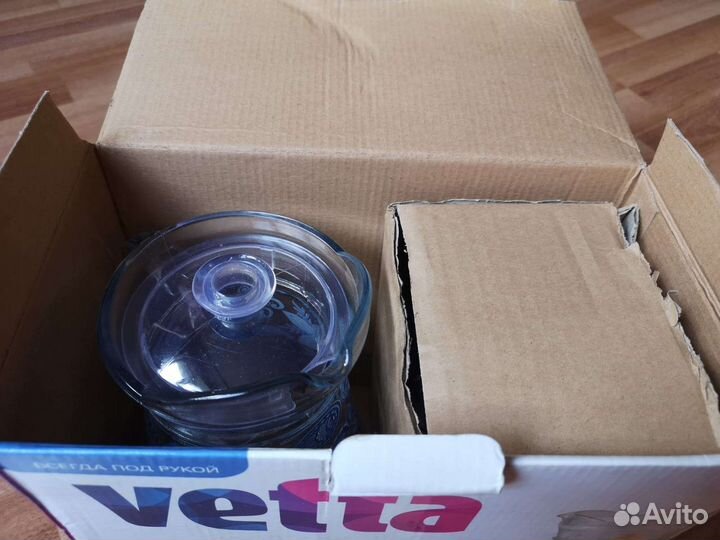 Новый набор кувшин и стаканы