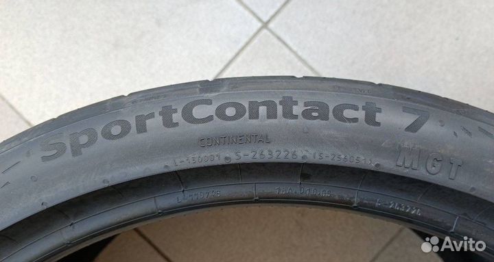 Continental ContiPremiumContact 7 255/35 R21 и 285/30 R21