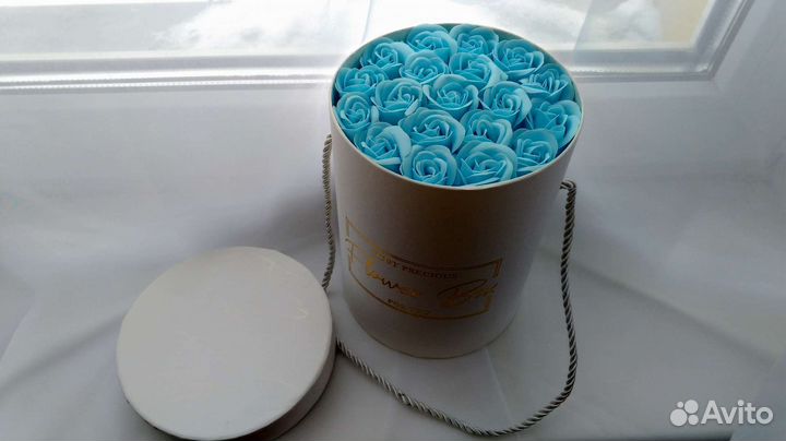 Мыльные розы в шляпной коробке