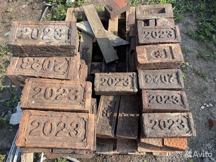 Кирпич с клеймом