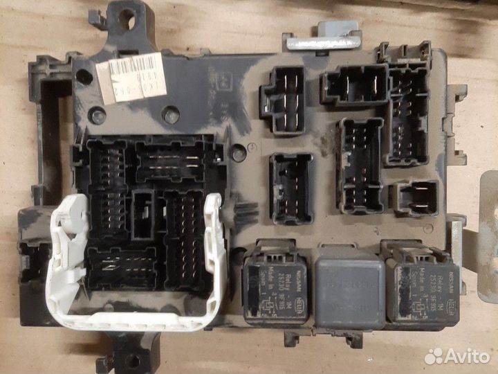 Блок предохранителей Nissan Primera P11